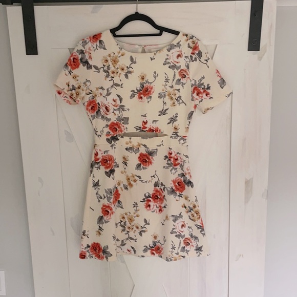 Umgee USA floral cream cut-out dress - Picture 1 of 7